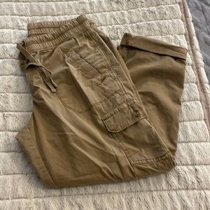 Sonoma- Like new- Ladies capri/cargo